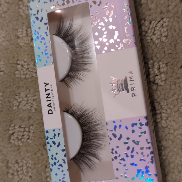 Dainty Prima Lashes - Picture 2 of 4